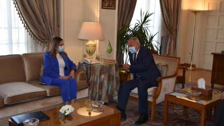 Aboul Gheit receives Abdel Samad, informs her of Arab League's solidarity with Lebanon