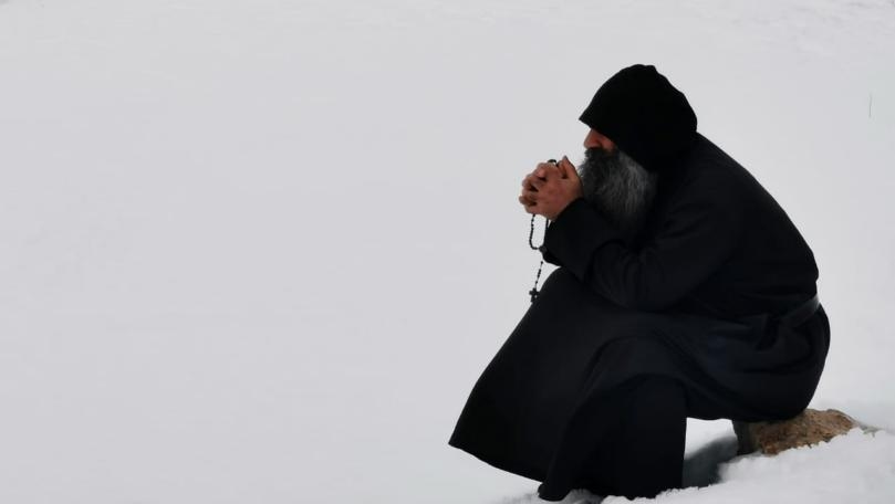 للمرّة الأولى وبعد إذنٍ إستثنائيّ... نسّاك لبنان إلى الضوء