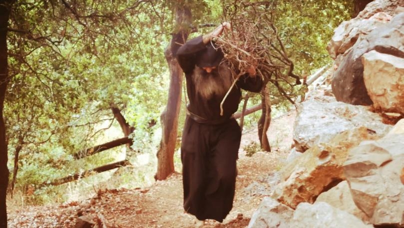 للمرّة الأولى وبعد إذنٍ إستثنائيّ... نسّاك لبنان إلى الضوء