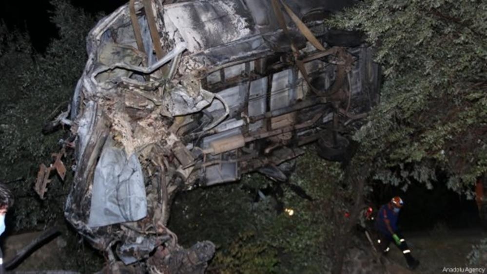 At least 12 killed as bus carrying migrants crashes in Turkey