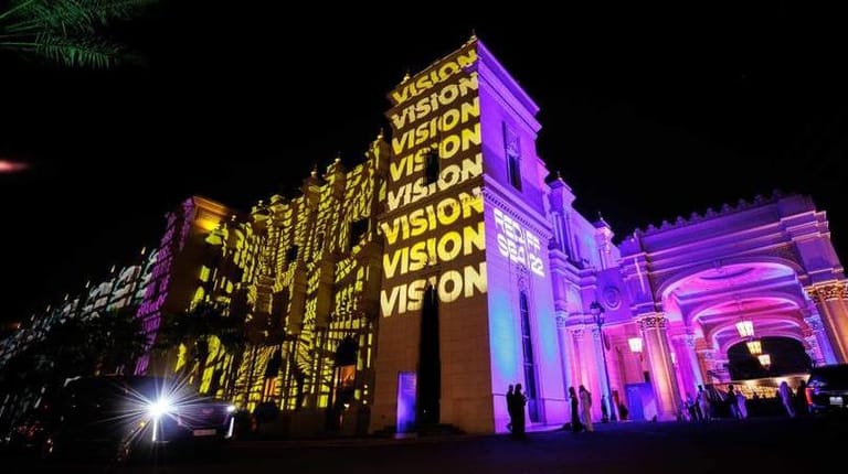 كاميرا mtv وonetv في مهرجان البحر الأحمر... لمعرفة التفاصيل