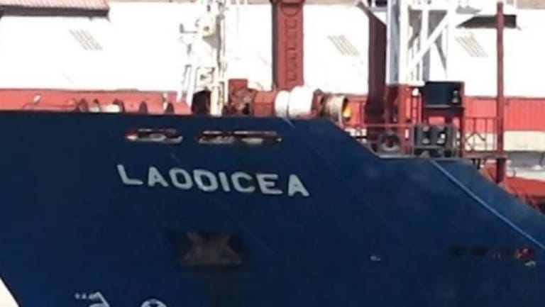 روايات متعدّدة بشأن باخرة القمح في مرفأ طرابلس