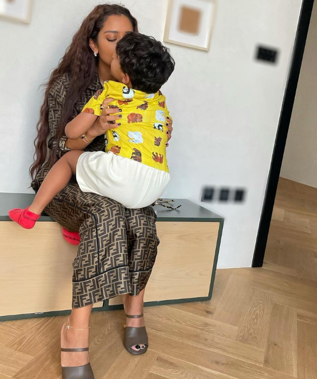 بلقيس "الأمّ" توثّق اشتياقها لابنها بالـ"صور"