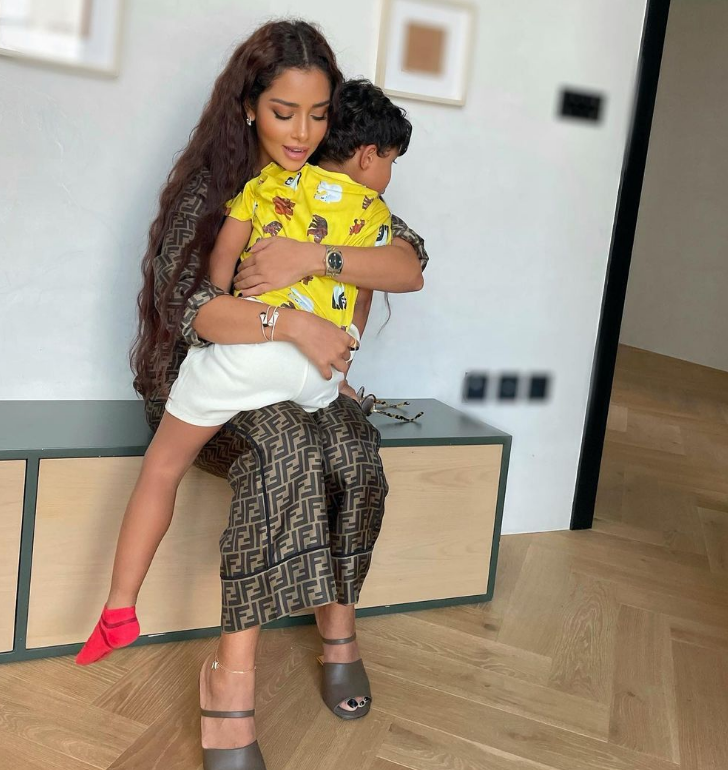 بلقيس "الأمّ" توثّق اشتياقها لابنها بالـ"صور"