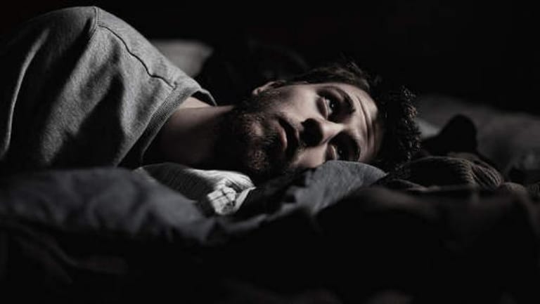 5 حيل تساعدك على النوم مجدداً إذا استيقظت ليلاً