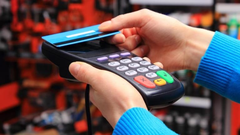 البطاقة التمويلية: "سلسلة" جديدة ستلف على أعناق اللبنانيين