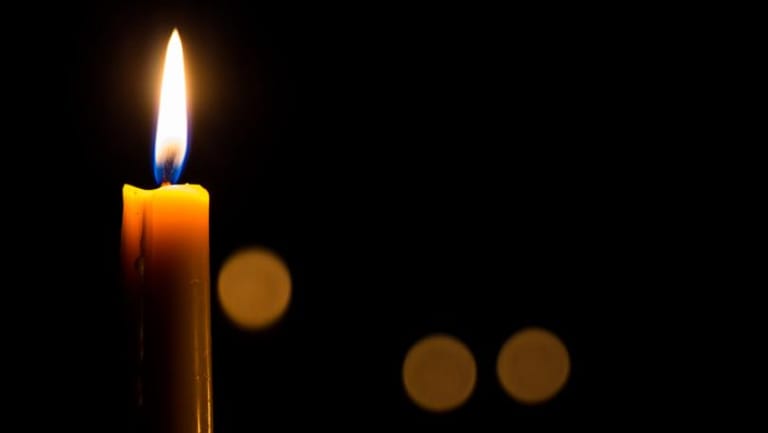 "سراج الكاز والشموع" بدائل الناس في زمن العتمة