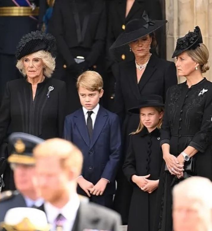 بالصّور: تأثّر ميغان ماركل والأميرة "شارلوت" في جنازة الملكة إليزابيث الثانية