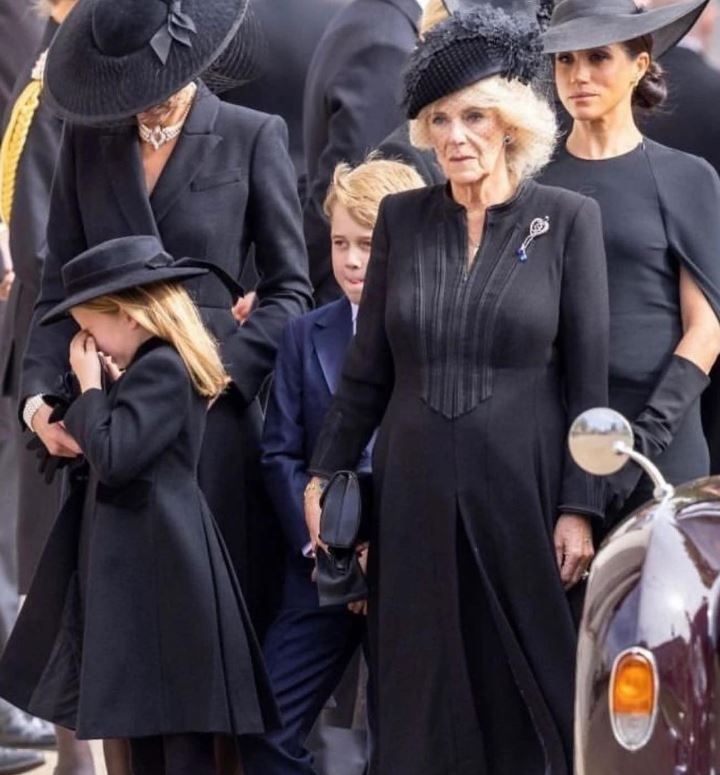 بالصّور: تأثّر ميغان ماركل والأميرة "شارلوت" في جنازة الملكة إليزابيث الثانية