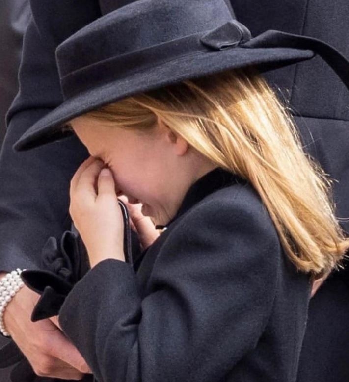 بالصّور: تأثّر ميغان ماركل والأميرة "شارلوت" في جنازة الملكة إليزابيث الثانية