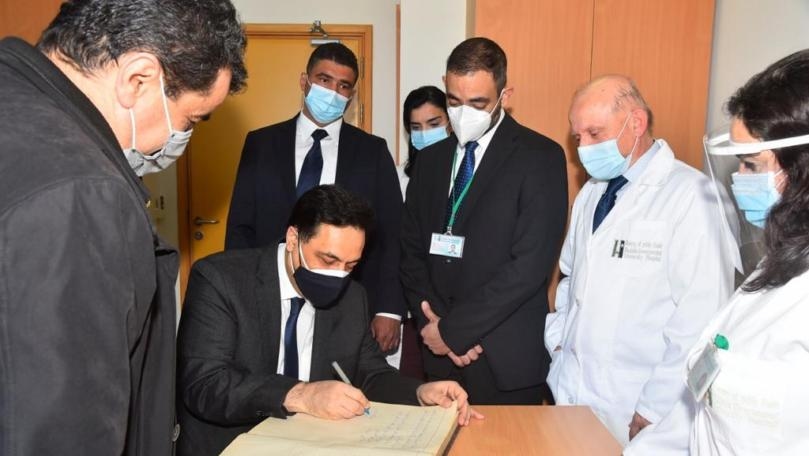 دياب افتتح قسم العناية الفائقة في مستشفى بعبدا وتلقى اللقاح