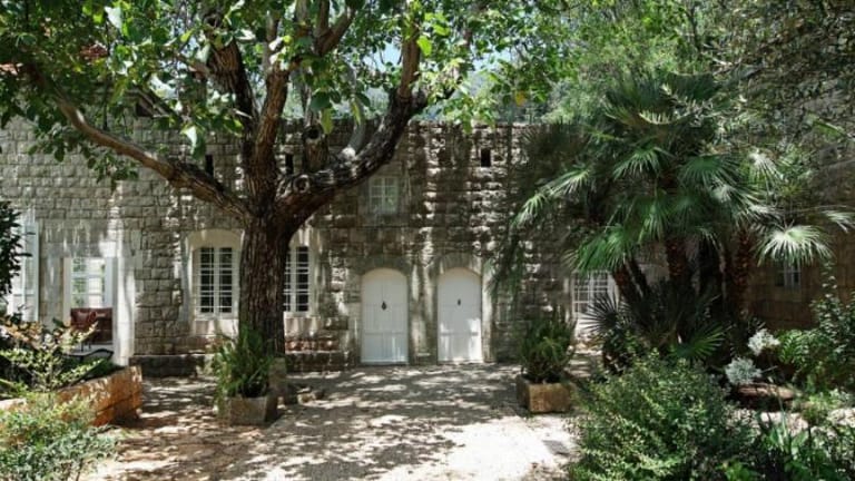 "دور الضيافة".. إزدهار من قلب الإنهيار