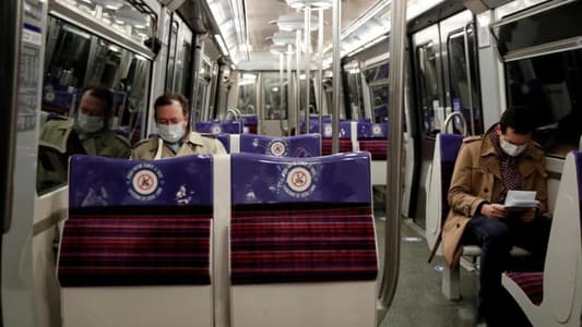 Don't talk on the subway, say French doctors, to limit COVID-19 spread