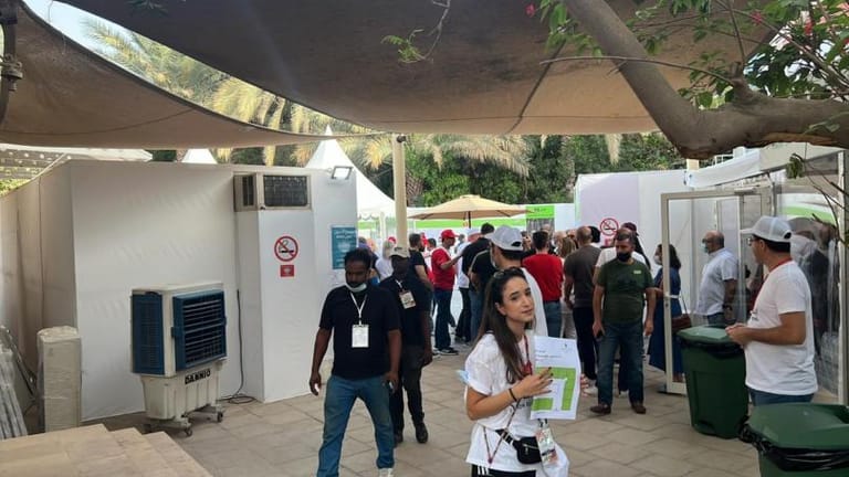 مراسل mtv في دبي: زحمة كبيرة في القنصلية اللبنانية وبلغت نسبة الاقتراع 63,2 في المئة في أبو ظبي و52,32 في المئة في دبي وبلغ العدد الإجمالي للمقترعين 13674