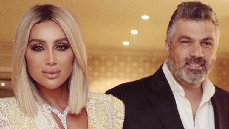 رسائل متبادلة بين مايا وفارس... والأخير: "الله العليم قداي بحبك"