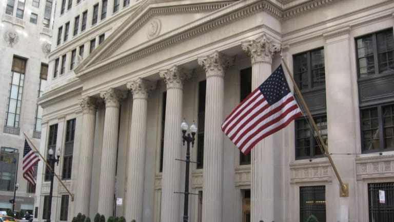 الفدرالي الأميركي: إعادة الاستقرار للأسعار ستتطلب وقتاً