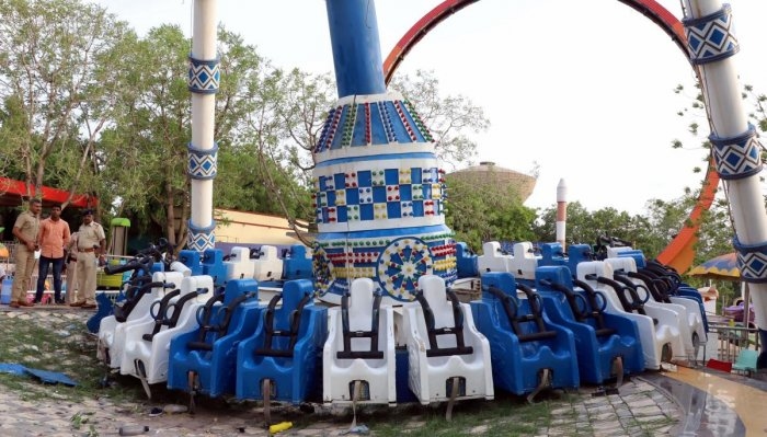 Terrifying Moment Fairground Ride Crashes 50ft to The Ground in India, Leaving 15 People Injured