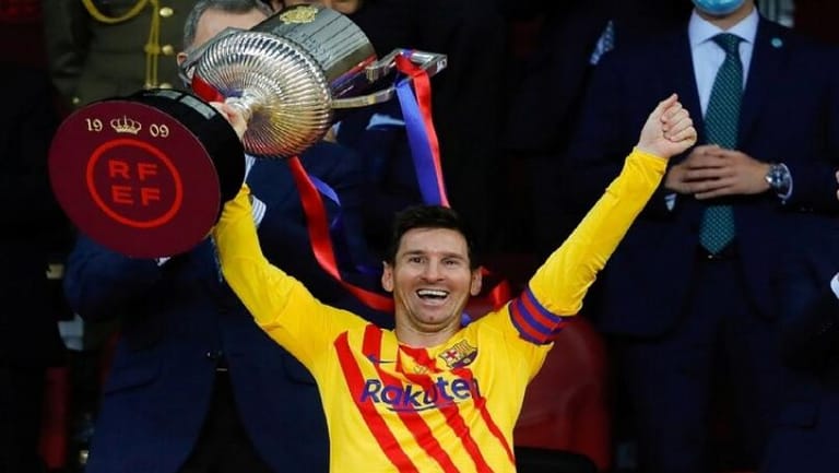 أول تعليق لميسي بعد تتويج برشلونة بكأس إسبانيا