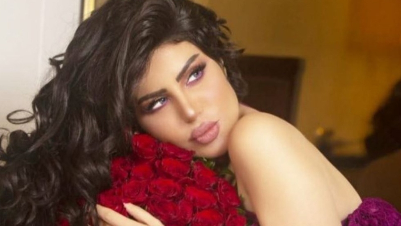 هاتف ذهبي مرصّع بالألماس… هدية الحبّ لحليمة بولند