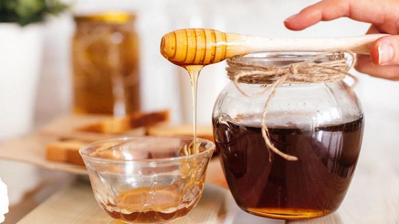 هل تناول العسل مفيد للصّوت؟