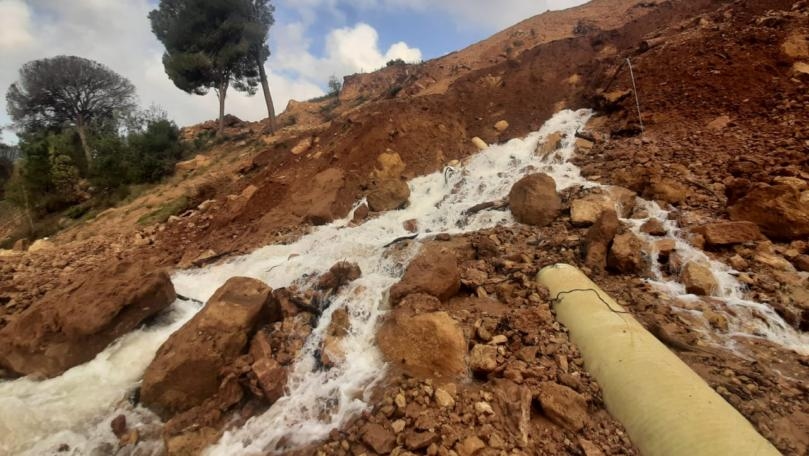 إنهيارات في التربة تعطل جر المياه من الديشونية وبدء أعمال التصليح