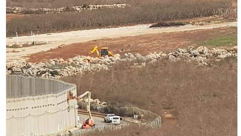 اعمال صيانة للقوات الاسرائيلية عند محلة العبارة قبالة كفركلا