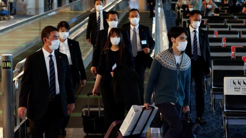 Japan’s Ex-princess Mako and Her Husband Depart for New Life in U.S.