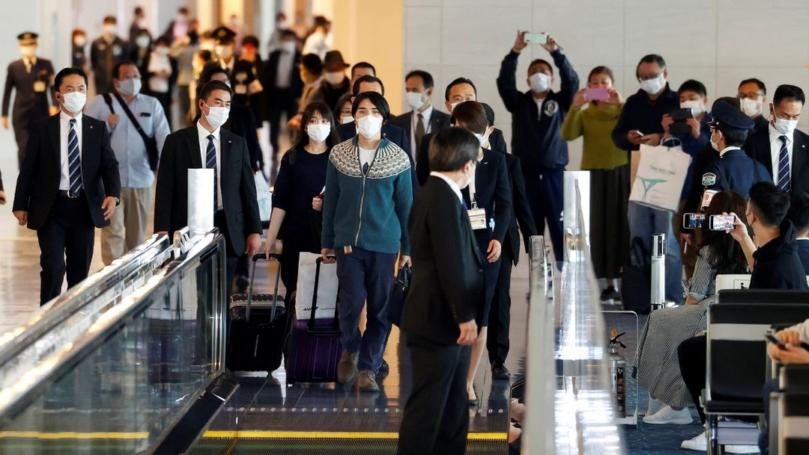 Japan’s Ex-princess Mako and Her Husband Depart for New Life in U.S.