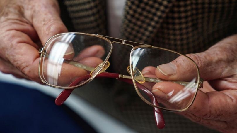 Nelson Mandela’s Famous Shirts, Belongings Up for Auction