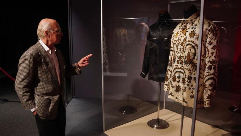 Nelson Mandela’s Famous Shirts, Belongings Up for Auction