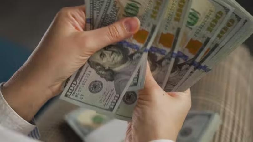 كم بلغ سعر دولار السوق السوداء؟