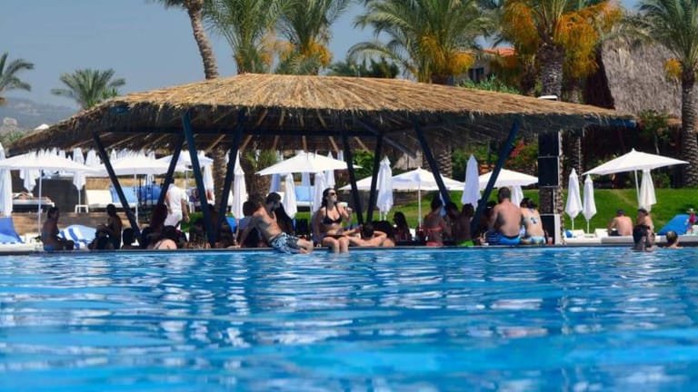 أسعار جنونية للدخول إلى مسابح لبنان!