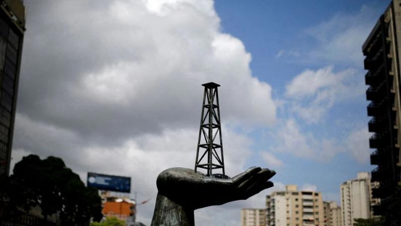 Venezuela's oil exports fall 8% in April amid quality-linked delays -data