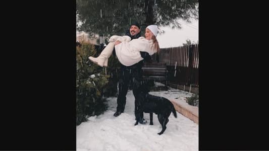 رامي عياش يطلّ وزوجته بصور لافتة في العاصفة الثلجية