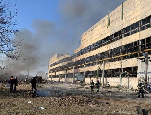 Photos: Russian bombing of a factory in Mykolaiv