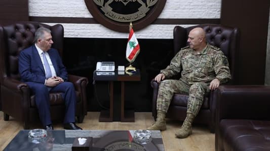 Army chief, Ambassador Dabbour discuss Palestinian refugee camps’ affairs