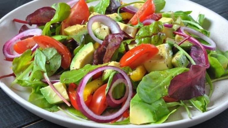 كيف يمكن التخلص من إرهاق اليوم عبر الأطعمة؟