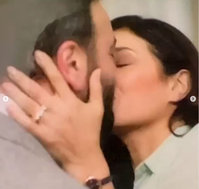 بالصور: "قبلة" بين سامر المصري وندى أبو فرحات تُقسم الآراء