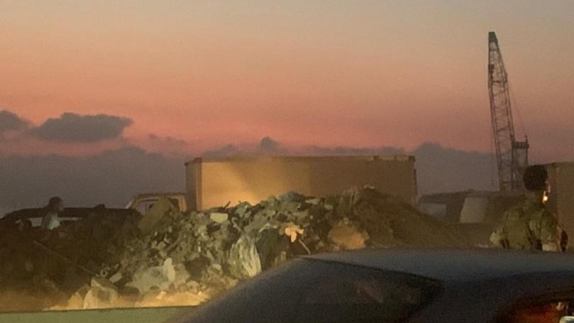 بالصورة: اقفال طريق الناعمة بالسواتر الترابيّة