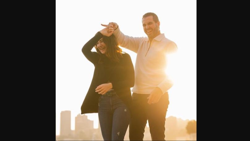 بالصور: إبنة أصالة تعلن عن خطوبتها رسمياً وتطلّ مع خطيبها