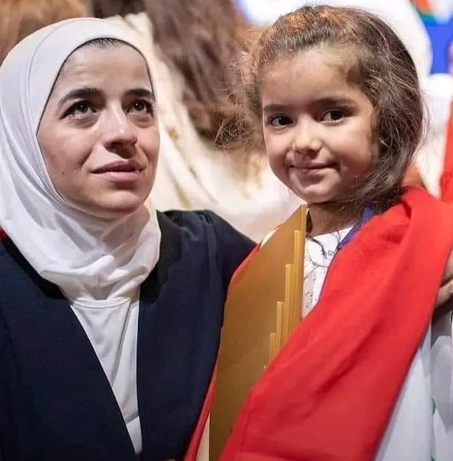 بطلة "تحدّي القراءة" الطفلة "شام": قصّة مؤثّرة خلف فرح النجاح!