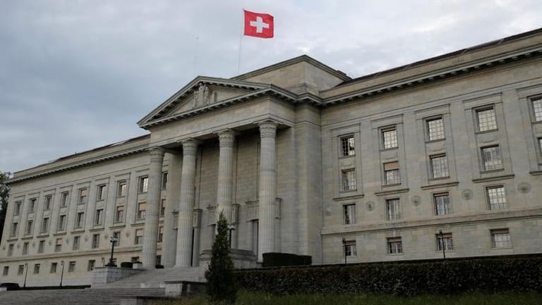 الفساد أطاح بالمدعي العام السويسري... فماذا عن الوكيل؟