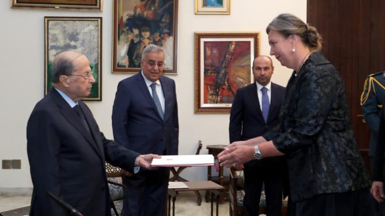 بالصورة: الرئيس عون تسلّم أوراق اعتماد سفيرة سويسرا الدكتورة Marion Weichelt Krupski