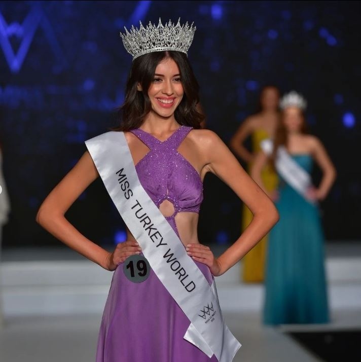 نورسينا ساي بـ"تاج" ملكة جمال تركيا لهذا العام