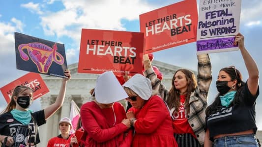 With prayers and signs, abortion demonstrators converge on U.S. Supreme Court