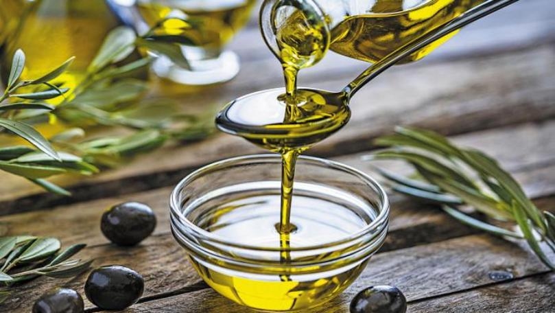 ماذا يحدث لزيت الزيتون عند تسخينه؟