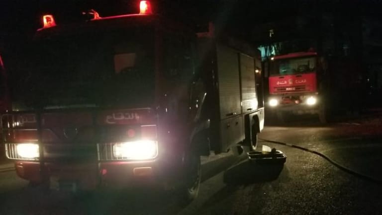 إخماد حريق في شقة