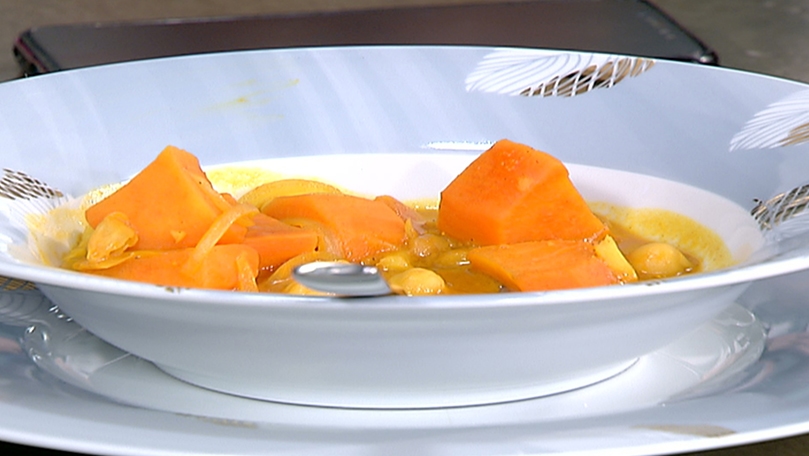 Sweet potato soup with chickpeas