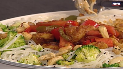 Chicken with cashews