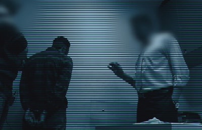 توقيف رجل يقوم بالتحرش وابتزاز الفتيات عبر الإنترنت ووسائل التواصل الإجتماعي مكتب مكافحة الجرائم المعلوماتية